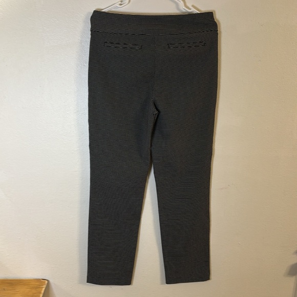 HILARY RADLEY - Picture 3 of 6